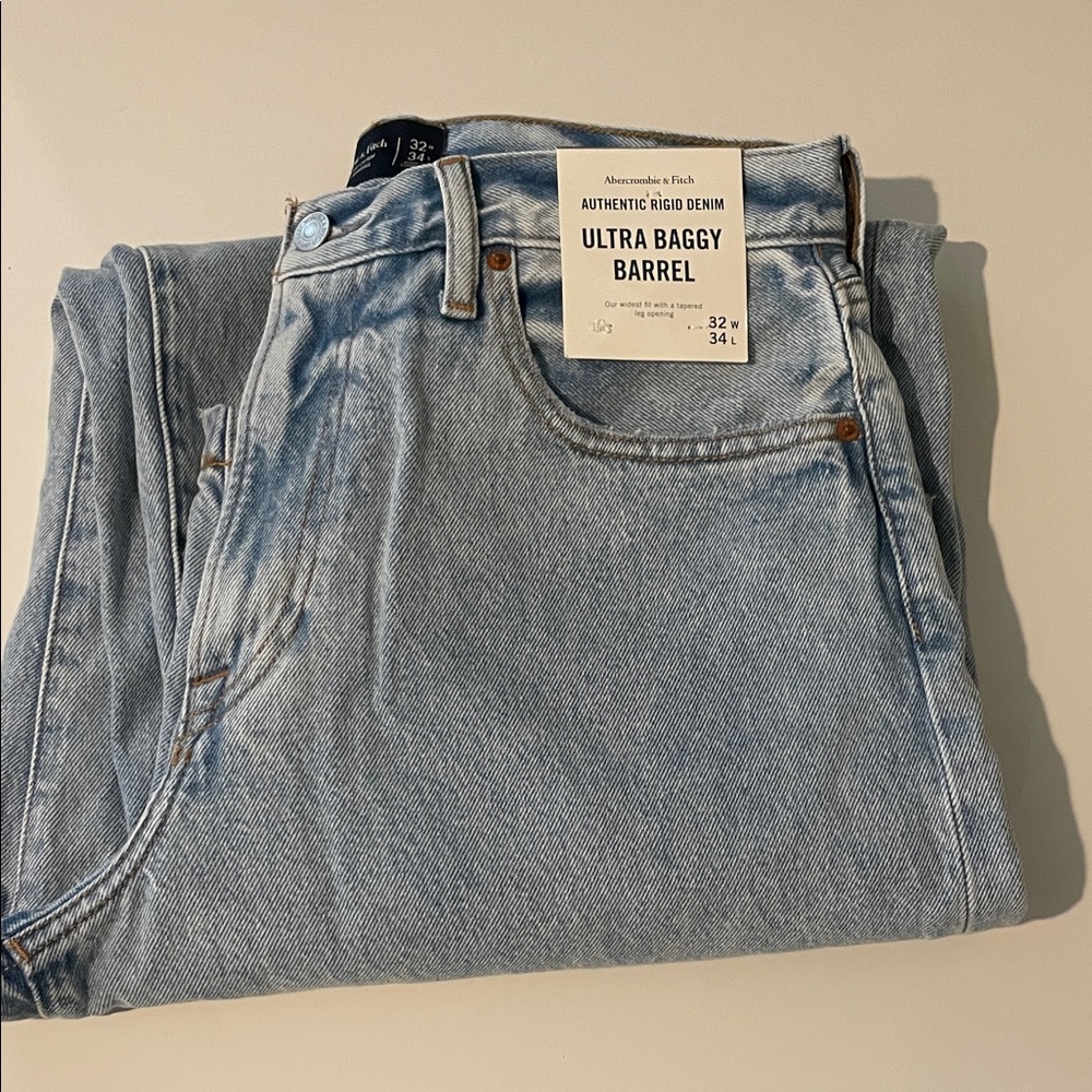 Abercrombie & Fitch Ultra Baggy Barrel Fit Light Blue Jeans 32x34